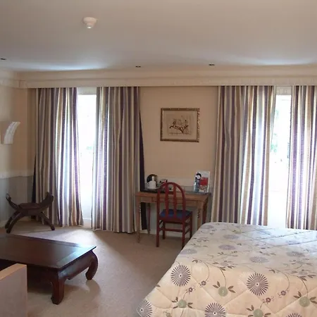 Hotel Qualys-hotel Le Chateau Du Pelave