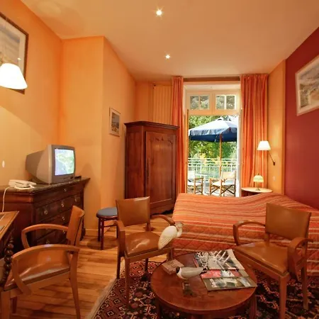 Hotel Qualys-hotel Le Chateau Du Pelave 3*