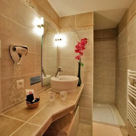 Hotel Qualys-hotel Le Chateau Du Pelave 3*