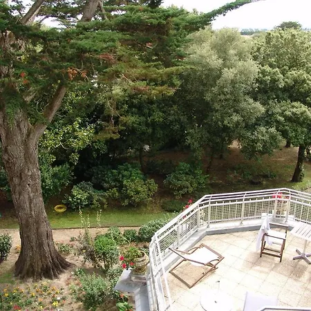 Qualys-hotel Le Chateau Du Pelave Hotel