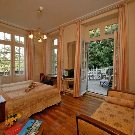 Qualys-hotel Le Chateau Du Pelave Hotel