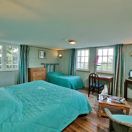 Qualys-hotel Le Chateau Du Pelave 3*