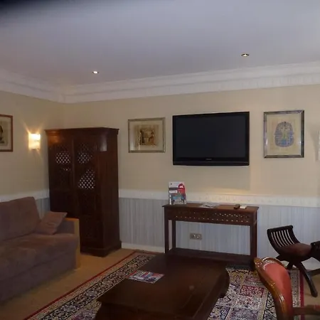 Hotel Qualys-hotel Le Chateau Du Pelave 3*
