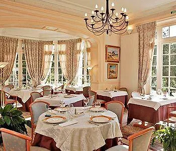 Qualys-hotel Le Chateau Du Pelave 3*