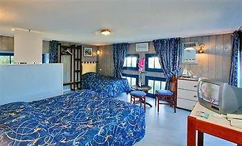 Qualys-hotel Le Chateau Du Pelave