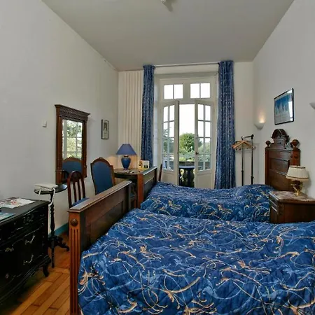 Hotel Qualys-hotel Le Chateau Du Pelave 3*