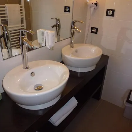 Hotel Qualys-hotel Le Chateau Du Pelave 3*