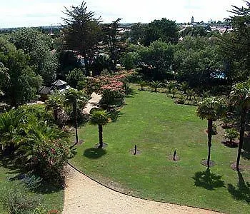 Qualys-hotel Le Chateau Du Pelave Hotel 3*